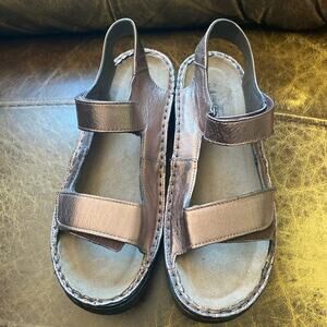 Naot Karen’s women’s size 39 - 9 radiant copper leather sandals